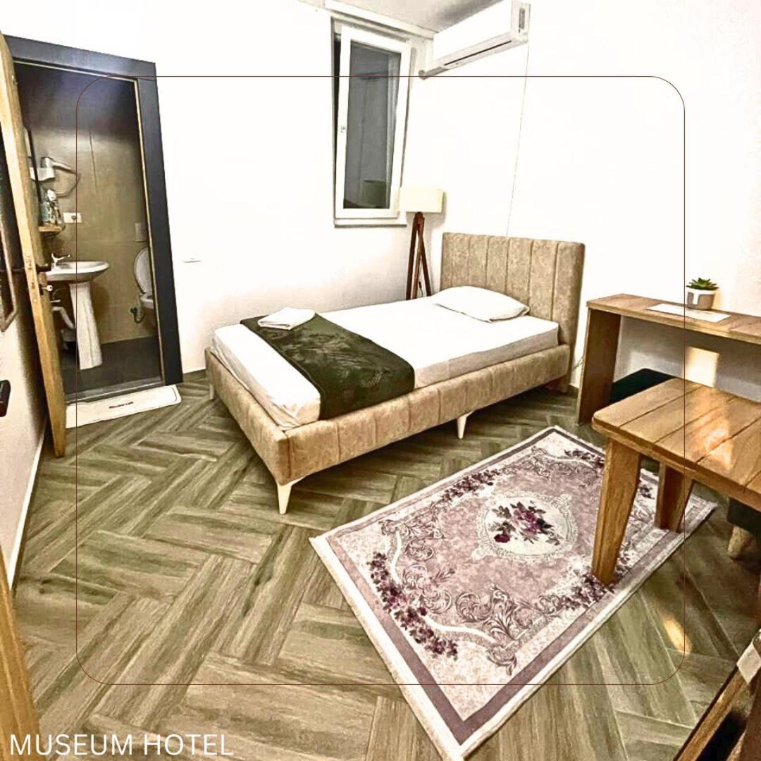 Museum Hotel Prishtinë Bilik gambar