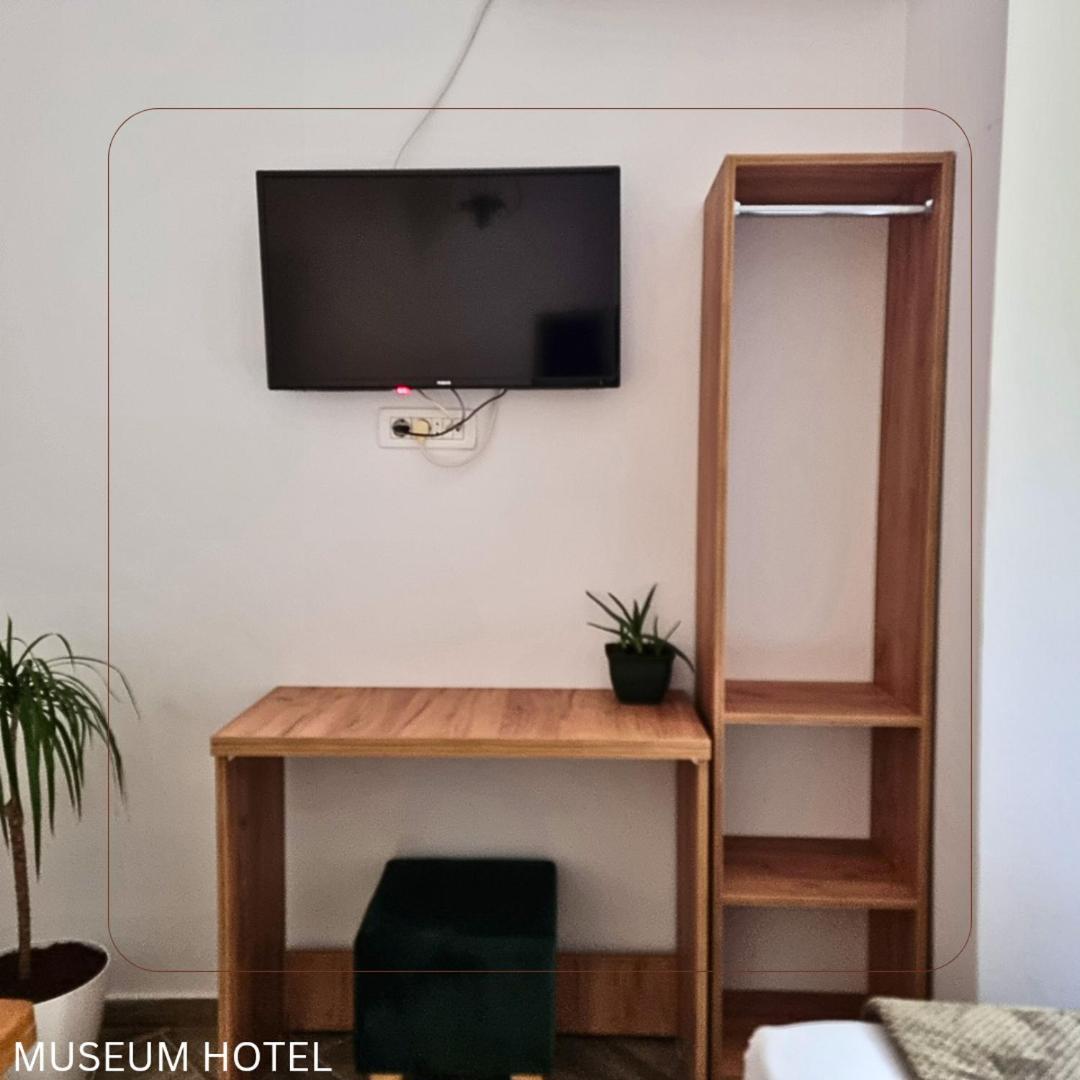 Museum Hotel Prishtinë Bilik gambar
